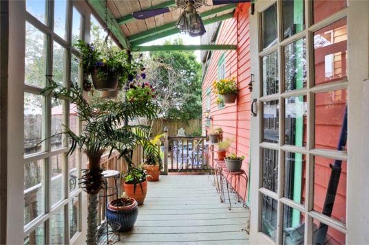 Garden, La Dauphine bed and breakfast, New Orleans